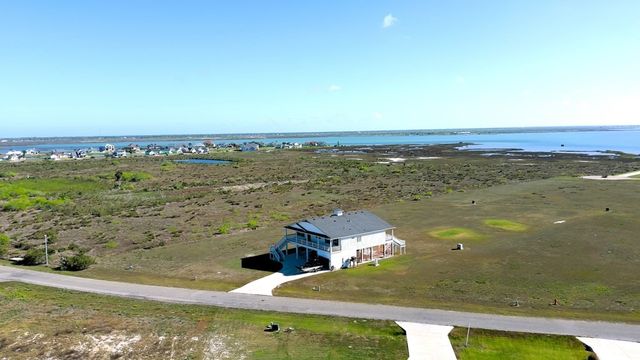 1504 Cape Velero Dr, Rockport, TX 78382