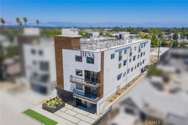 7018 Alabama 3, Canoga Park, CA 91303