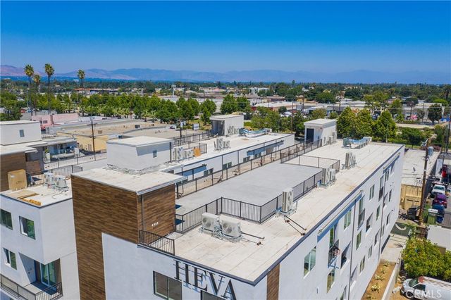 7018 Alabama 3, Canoga Park, CA 91303