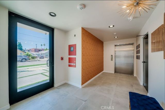 7018 Alabama 3, Canoga Park, CA 91303