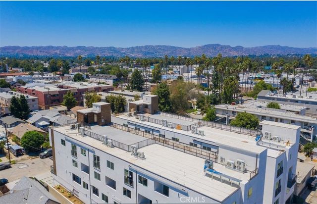 7018 Alabama 3, Canoga Park, CA 91303