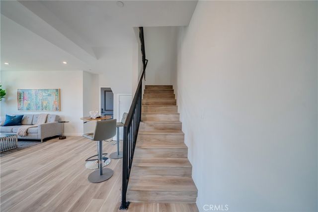 7018 Alabama 3, Canoga Park, CA 91303