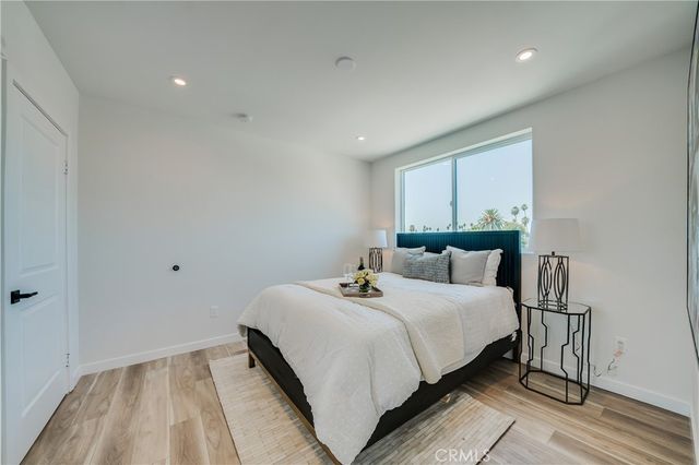 7018 Alabama 3, Canoga Park, CA 91303