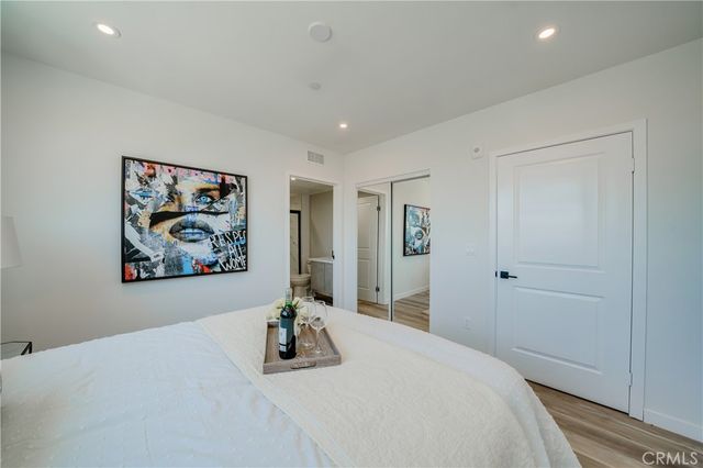 7018 Alabama 3, Canoga Park, CA 91303