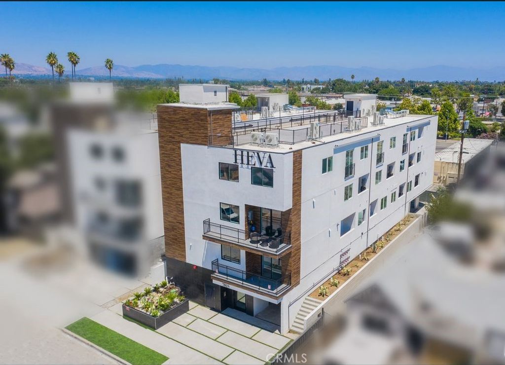 7018 Alabama 3, Canoga Park, CA 91303