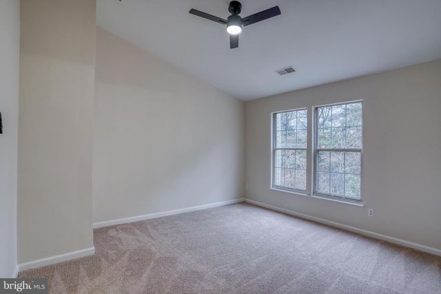 34 PHOTINIA DR, Newark, DE 19702