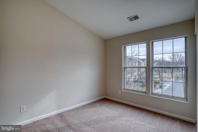 34 PHOTINIA DR, Newark, DE 19702