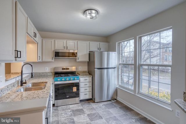 34 PHOTINIA DR, Newark, DE 19702