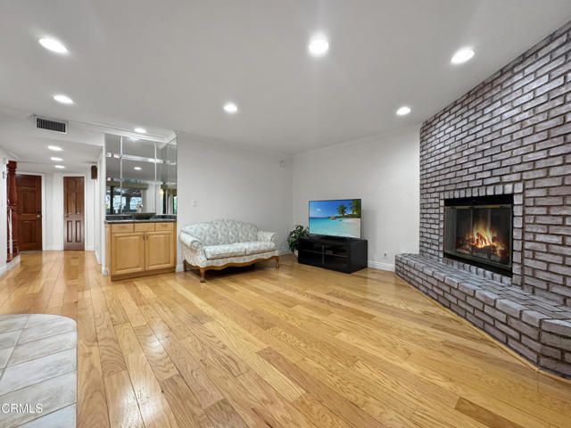 2307 Dorothy Street, La Crescenta, CA 91214