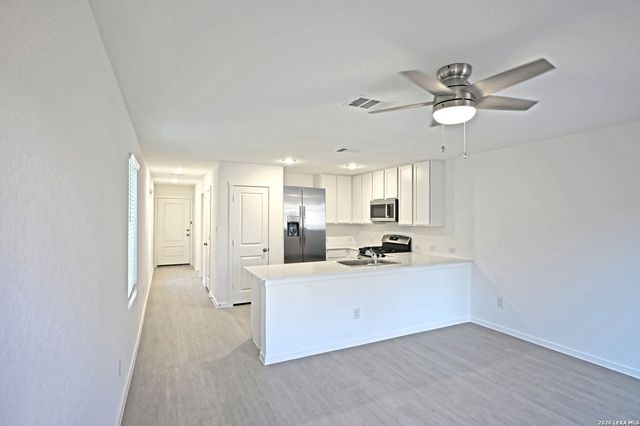 6730 Marble Ridge, Elmendorf, TX 78112