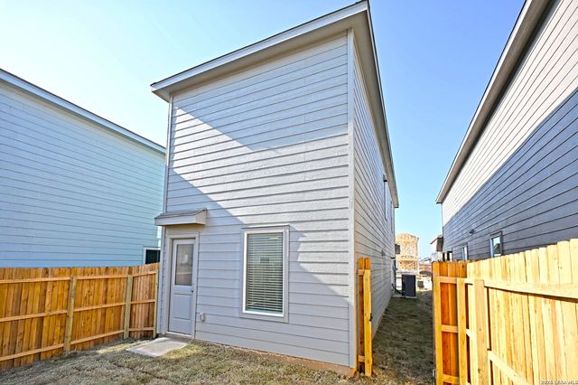 6730 Marble Ridge, Elmendorf, TX 78112