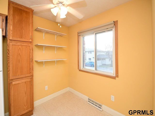 832 N 122 Court, Omaha, NE 68154