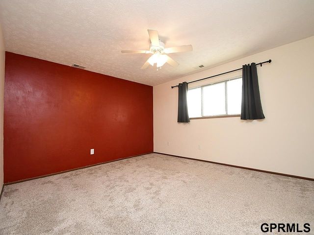 832 N 122 Court, Omaha, NE 68154