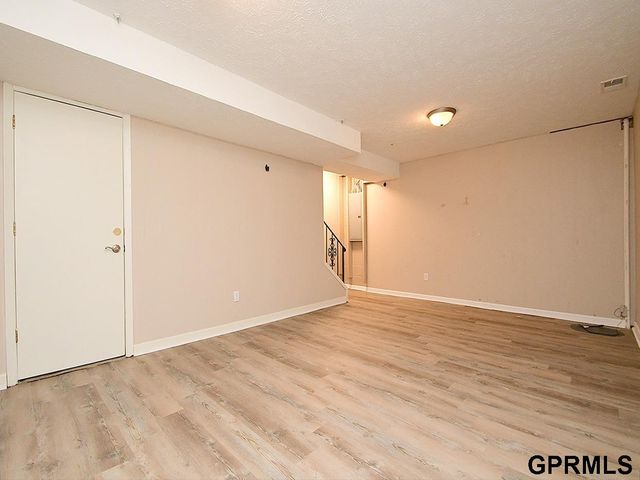 832 N 122 Court, Omaha, NE 68154