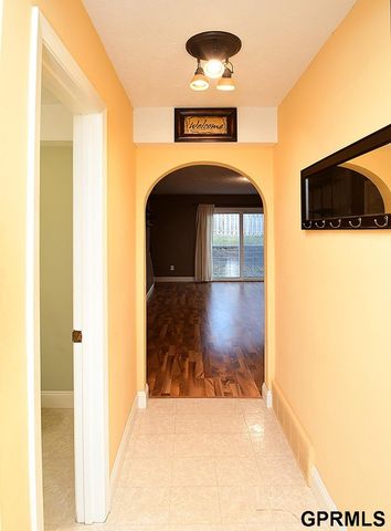 832 N 122 Court, Omaha, NE 68154