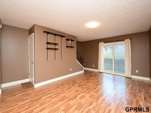 832 N 122 Court, Omaha, NE 68154