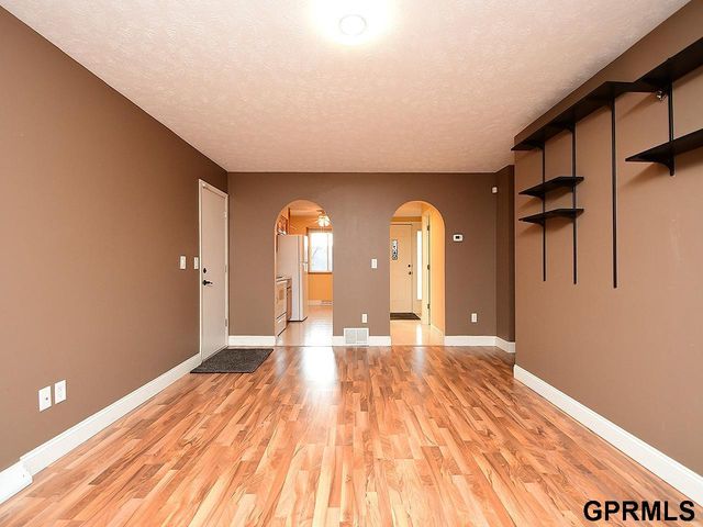 832 N 122 Court, Omaha, NE 68154