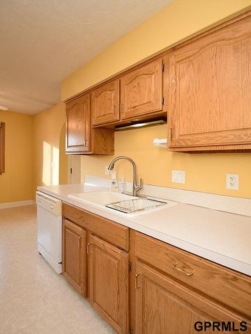 832 N 122 Court, Omaha, NE 68154