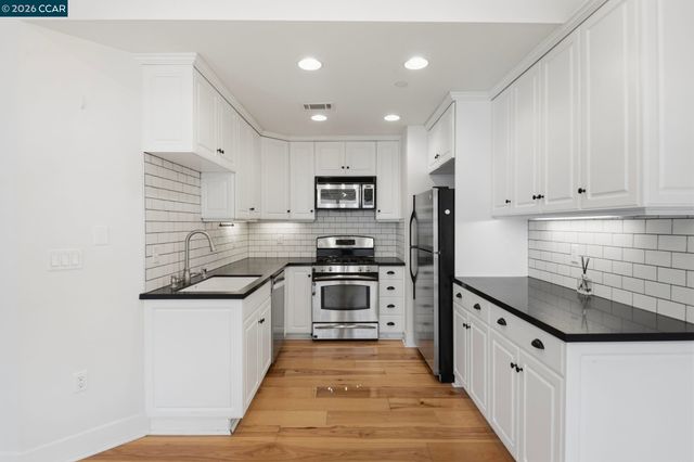 20402 Santa Ana Ave 4, Newport Beach, CA 92660