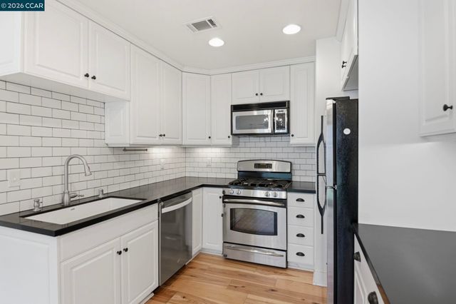 20402 Santa Ana Ave 4, Newport Beach, CA 92660