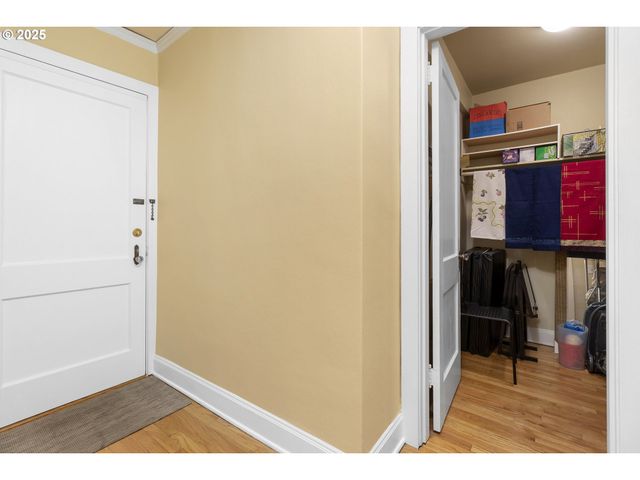 709 Sw 16TH Ave, Portland, OR 97205