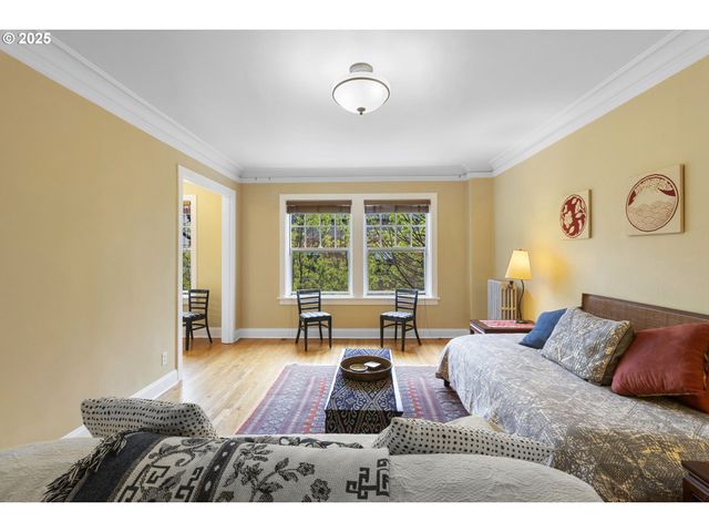 709 Sw 16TH Ave, Portland, OR 97205