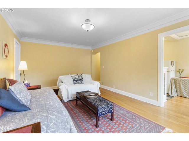 709 Sw 16TH Ave, Portland, OR 97205