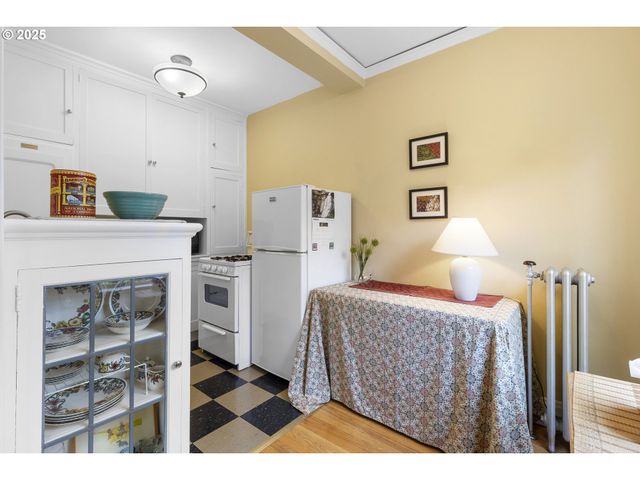 709 Sw 16TH Ave, Portland, OR 97205