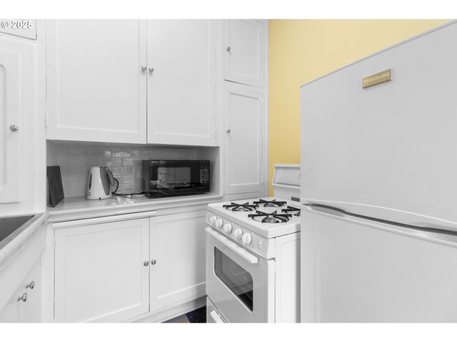 709 Sw 16TH Ave, Portland, OR 97205