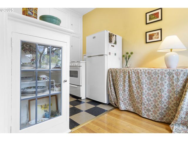 709 Sw 16TH Ave, Portland, OR 97205