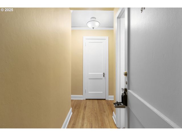 709 Sw 16TH Ave, Portland, OR 97205