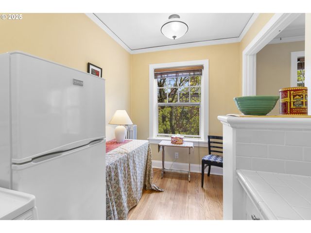 709 Sw 16TH Ave, Portland, OR 97205