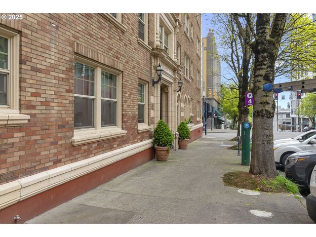 709 Sw 16TH Ave, Portland, OR 97205