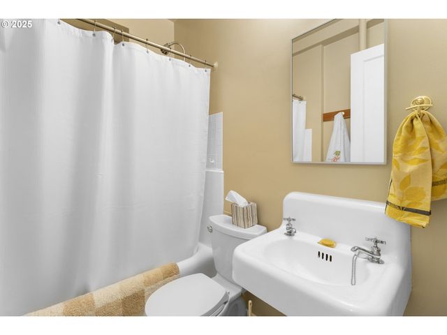 709 Sw 16TH Ave, Portland, OR 97205