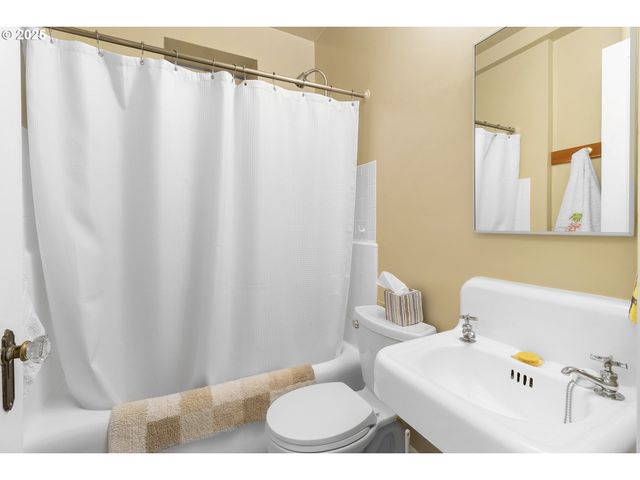 709 Sw 16TH Ave, Portland, OR 97205