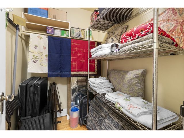 709 Sw 16TH Ave, Portland, OR 97205