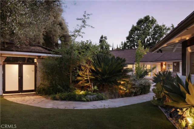 4173 Regal Oak, Encino, CA 91436