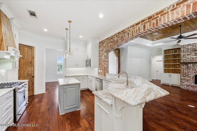 318 Longwood Court, Pearl, MS 39208