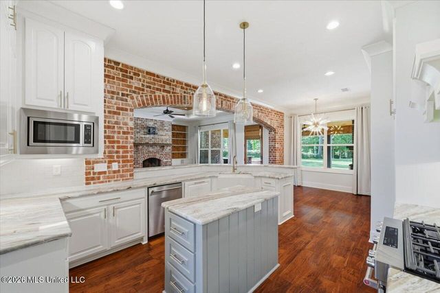 318 Longwood Court, Pearl, MS 39208