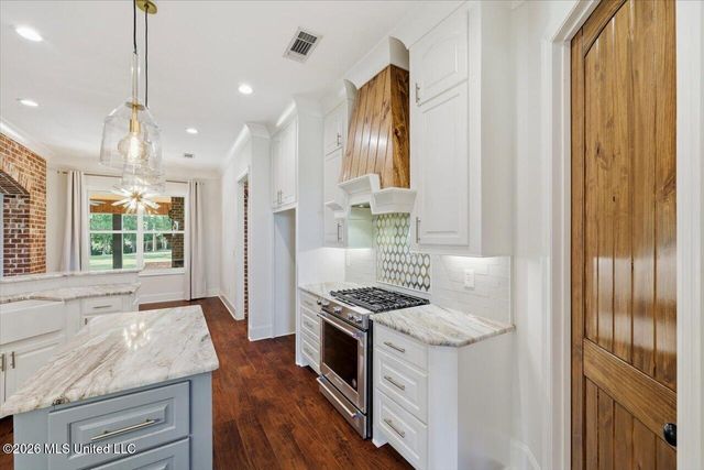 318 Longwood Court, Pearl, MS 39208