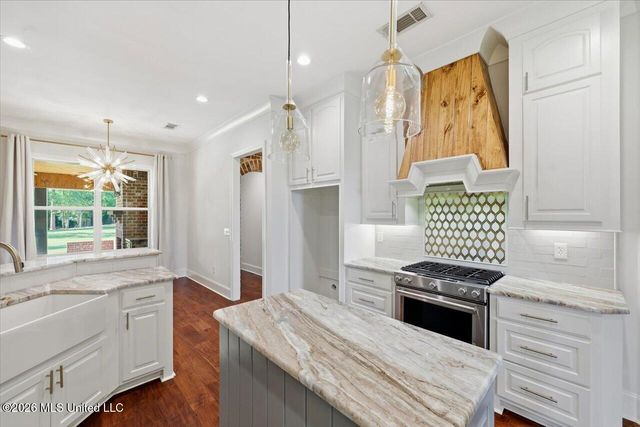 318 Longwood Court, Pearl, MS 39208
