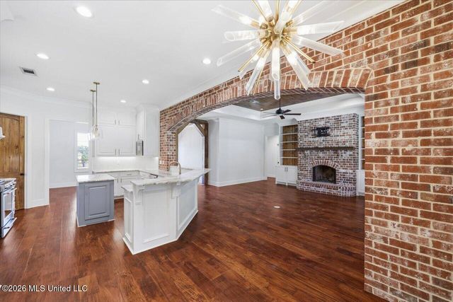 318 Longwood Court, Pearl, MS 39208