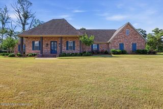 318 Longwood Court, Pearl, MS 39208
