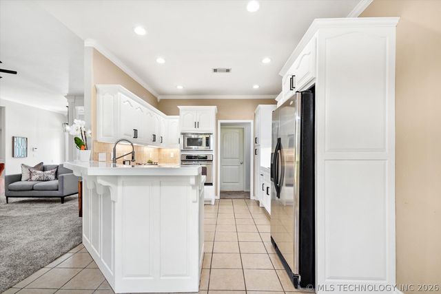 26327 E 112th Court S, Coweta, OK 74429