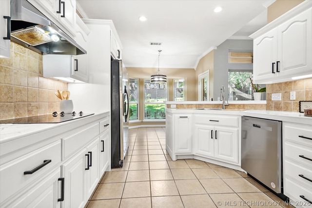 26327 E 112th Court S, Coweta, OK 74429