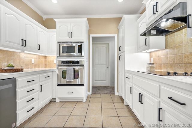 26327 E 112th Court S, Coweta, OK 74429