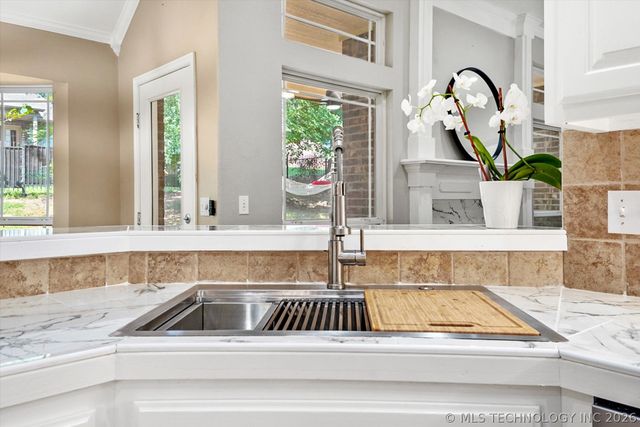 26327 E 112th Court S, Coweta, OK 74429