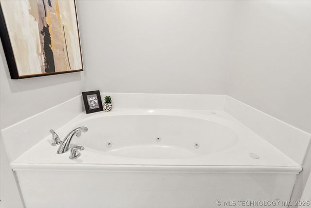 26327 E 112th Court S, Coweta, OK 74429