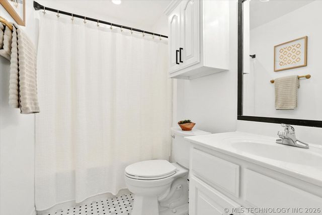 26327 E 112th Court S, Coweta, OK 74429