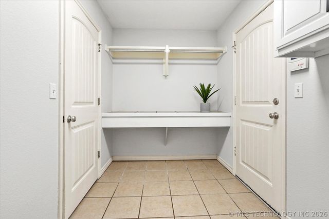 26327 E 112th Court S, Coweta, OK 74429